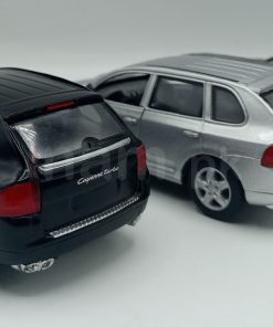 Kinsmart Porsche Cayenne Turbo Back